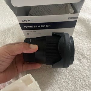 Sigma camera lens